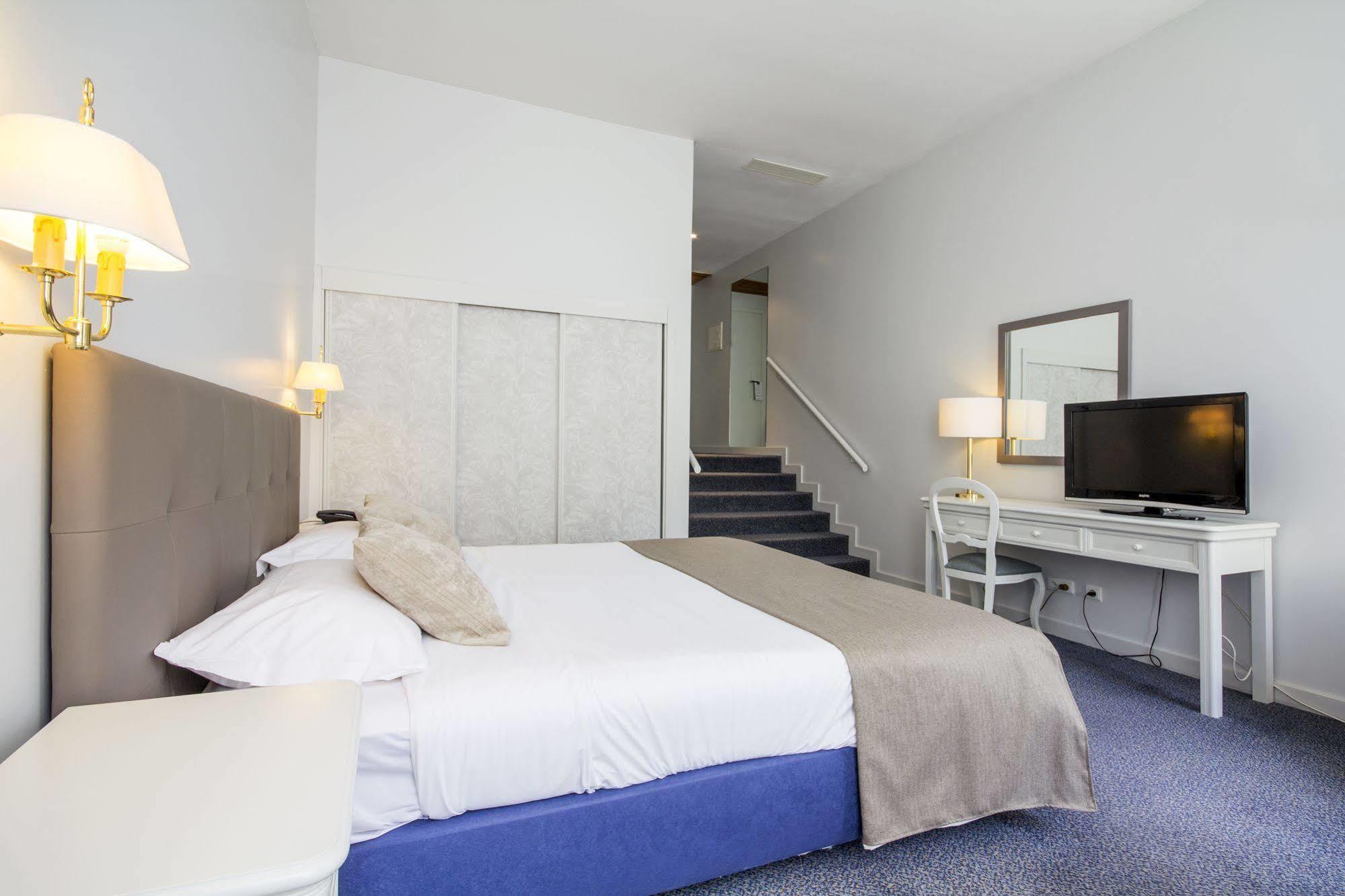 Hotel Apartamentos Geres Ribeiro Bagian luar foto